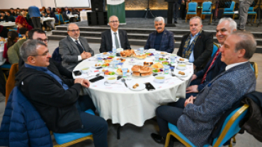 GELENEKSEL İFTAR SOFRASINDA GÖNÜLLER KENETLENDİ