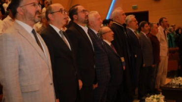 KOCAELİ İLAHİHYAT'TA MEZUNİYET SEVİNCİ