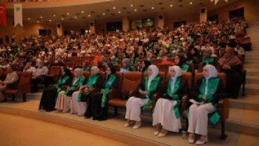 KOCAELİ İLAHİHYAT'TA MEZUNİYET SEVİNCİ