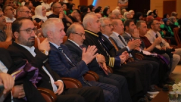 KOCAELİ İLAHİHYAT'TA MEZUNİYET SEVİNCİ