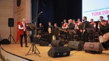 KOCAELİ İLAHİHYAT'TA MEZUNİYET SEVİNCİ
