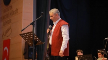 KOCAELİ İLAHİHYAT'TA MEZUNİYET SEVİNCİ