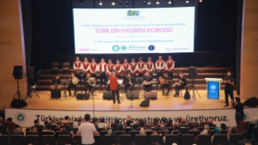 KOCAELİ İLAHİHYAT'TA MEZUNİYET SEVİNCİ