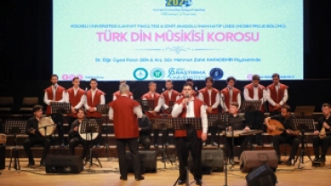KOCAELİ İLAHİHYAT'TA MEZUNİYET SEVİNCİ