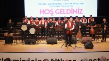 KOCAELİ İLAHİHYAT'TA MEZUNİYET SEVİNCİ