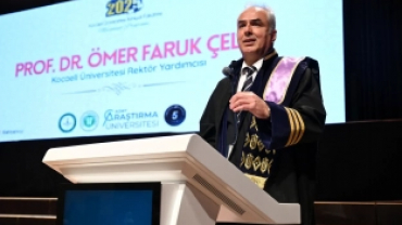 KOCAELİ İLAHİHYAT'TA MEZUNİYET SEVİNCİ