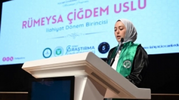 KOCAELİ İLAHİHYAT'TA MEZUNİYET SEVİNCİ