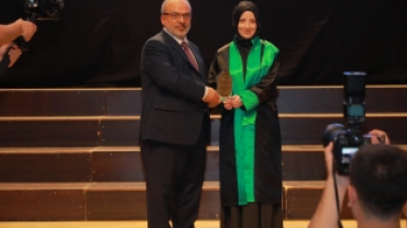 KOCAELİ İLAHİHYAT'TA MEZUNİYET SEVİNCİ