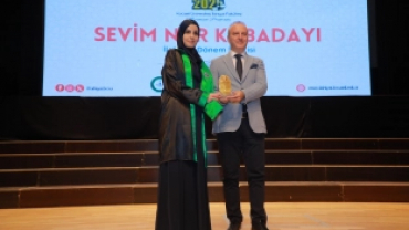 KOCAELİ İLAHİHYAT'TA MEZUNİYET SEVİNCİ