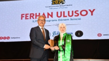 KOCAELİ İLAHİHYAT'TA MEZUNİYET SEVİNCİ