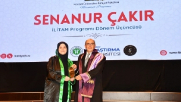KOCAELİ İLAHİHYAT'TA MEZUNİYET SEVİNCİ