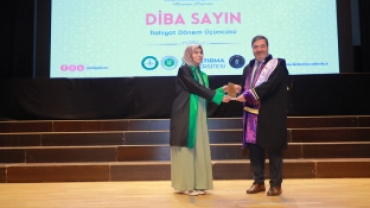 KOCAELİ İLAHİHYAT'TA MEZUNİYET SEVİNCİ