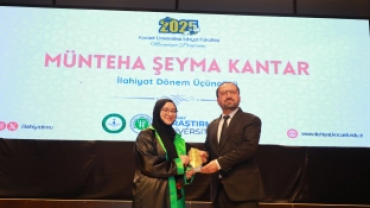 KOCAELİ İLAHİHYAT'TA MEZUNİYET SEVİNCİ