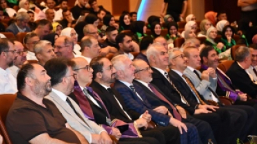 KOCAELİ İLAHİHYAT'TA MEZUNİYET SEVİNCİ