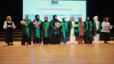 KOCAELİ İLAHİHYAT'TA MEZUNİYET SEVİNCİ