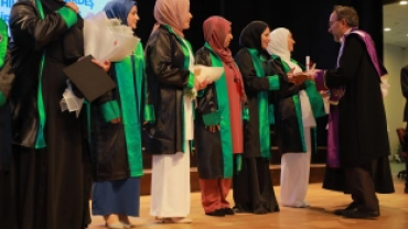 KOCAELİ İLAHİHYAT'TA MEZUNİYET SEVİNCİ