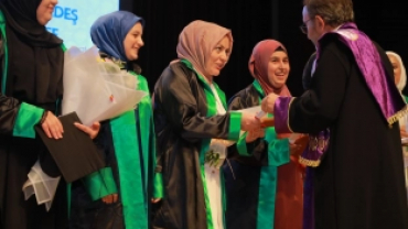 KOCAELİ İLAHİHYAT'TA MEZUNİYET SEVİNCİ