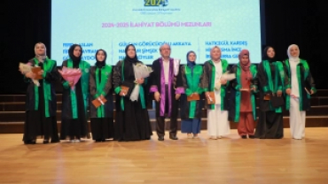 KOCAELİ İLAHİHYAT'TA MEZUNİYET SEVİNCİ