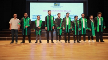 KOCAELİ İLAHİHYAT'TA MEZUNİYET SEVİNCİ