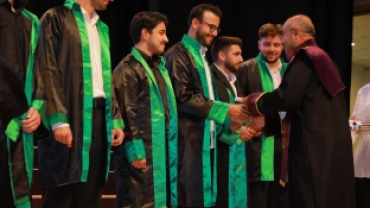 KOCAELİ İLAHİHYAT'TA MEZUNİYET SEVİNCİ