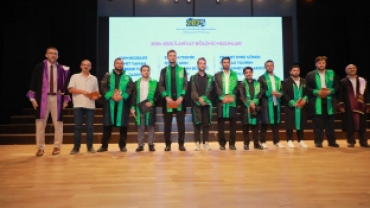 KOCAELİ İLAHİHYAT'TA MEZUNİYET SEVİNCİ