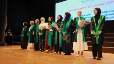 KOCAELİ İLAHİHYAT'TA MEZUNİYET SEVİNCİ