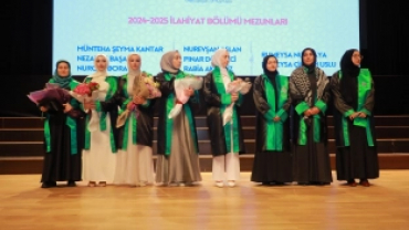 KOCAELİ İLAHİHYAT'TA MEZUNİYET SEVİNCİ