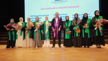 KOCAELİ İLAHİHYAT'TA MEZUNİYET SEVİNCİ
