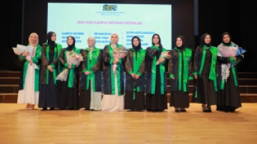 KOCAELİ İLAHİHYAT'TA MEZUNİYET SEVİNCİ