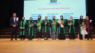 KOCAELİ İLAHİHYAT'TA MEZUNİYET SEVİNCİ