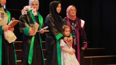 KOCAELİ İLAHİHYAT'TA MEZUNİYET SEVİNCİ