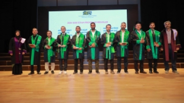 KOCAELİ İLAHİHYAT'TA MEZUNİYET SEVİNCİ