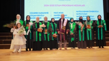 KOCAELİ İLAHİHYAT'TA MEZUNİYET SEVİNCİ