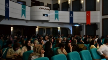 GÖÇÜN İKİ YÜZÜ: KAZANIM MI, KAYIP MI? MÜNAZARA YARIŞMASI GERÇEKLEŞTİ