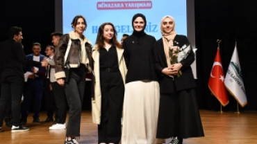 GÖÇÜN İKİ YÜZÜ: KAZANIM MI, KAYIP MI? MÜNAZARA YARIŞMASI GERÇEKLEŞTİ