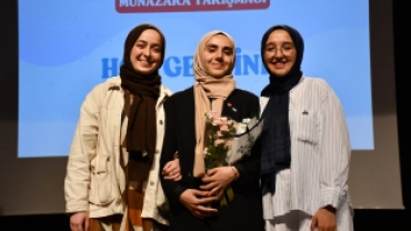 GÖÇÜN İKİ YÜZÜ: KAZANIM MI, KAYIP MI? MÜNAZARA YARIŞMASI GERÇEKLEŞTİ