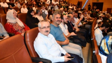 KOCAELİ İLAHİHYAT'TA MEZUNİYET SEVİNCİ