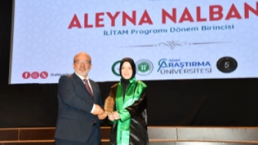 KOCAELİ İLAHİHYAT'TA MEZUNİYET SEVİNCİ