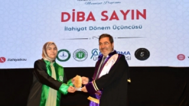KOCAELİ İLAHİHYAT'TA MEZUNİYET SEVİNCİ
