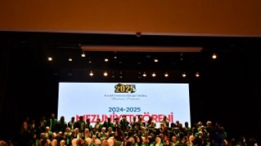 KOCAELİ İLAHİHYAT'TA MEZUNİYET SEVİNCİ