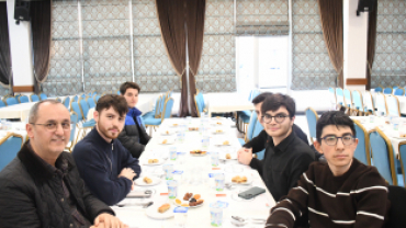 GELENEKSEL İFTAR SOFRASINDA GÖNÜLLER KENETLENDİ