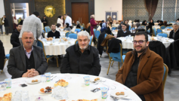 GELENEKSEL İFTAR SOFRASINDA GÖNÜLLER KENETLENDİ