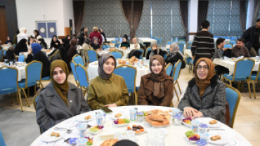 GELENEKSEL İFTAR SOFRASINDA GÖNÜLLER KENETLENDİ