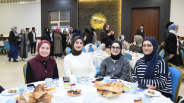 GELENEKSEL İFTAR SOFRASINDA GÖNÜLLER KENETLENDİ