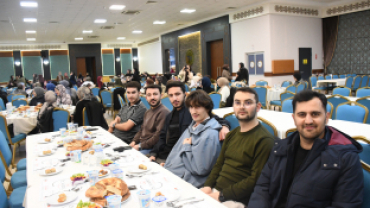 GELENEKSEL İFTAR SOFRASINDA GÖNÜLLER KENETLENDİ