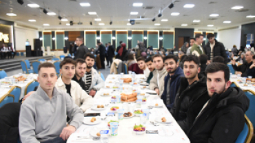 GELENEKSEL İFTAR SOFRASINDA GÖNÜLLER KENETLENDİ