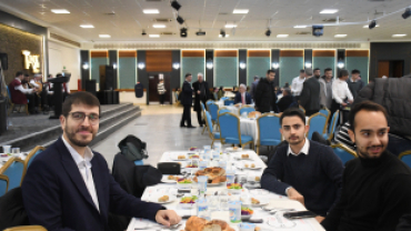 GELENEKSEL İFTAR SOFRASINDA GÖNÜLLER KENETLENDİ