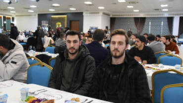 GELENEKSEL İFTAR SOFRASINDA GÖNÜLLER KENETLENDİ