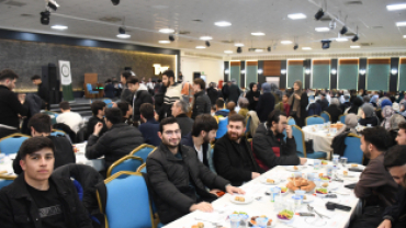 GELENEKSEL İFTAR SOFRASINDA GÖNÜLLER KENETLENDİ
