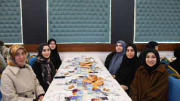 GELENEKSEL İFTAR SOFRASINDA GÖNÜLLER KENETLENDİ